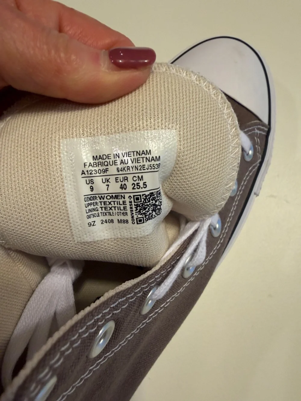 Converse High-Top Canvas Sneakers in Brown and White Sz 9. NWOB. Box42 - Picture 6 of 6